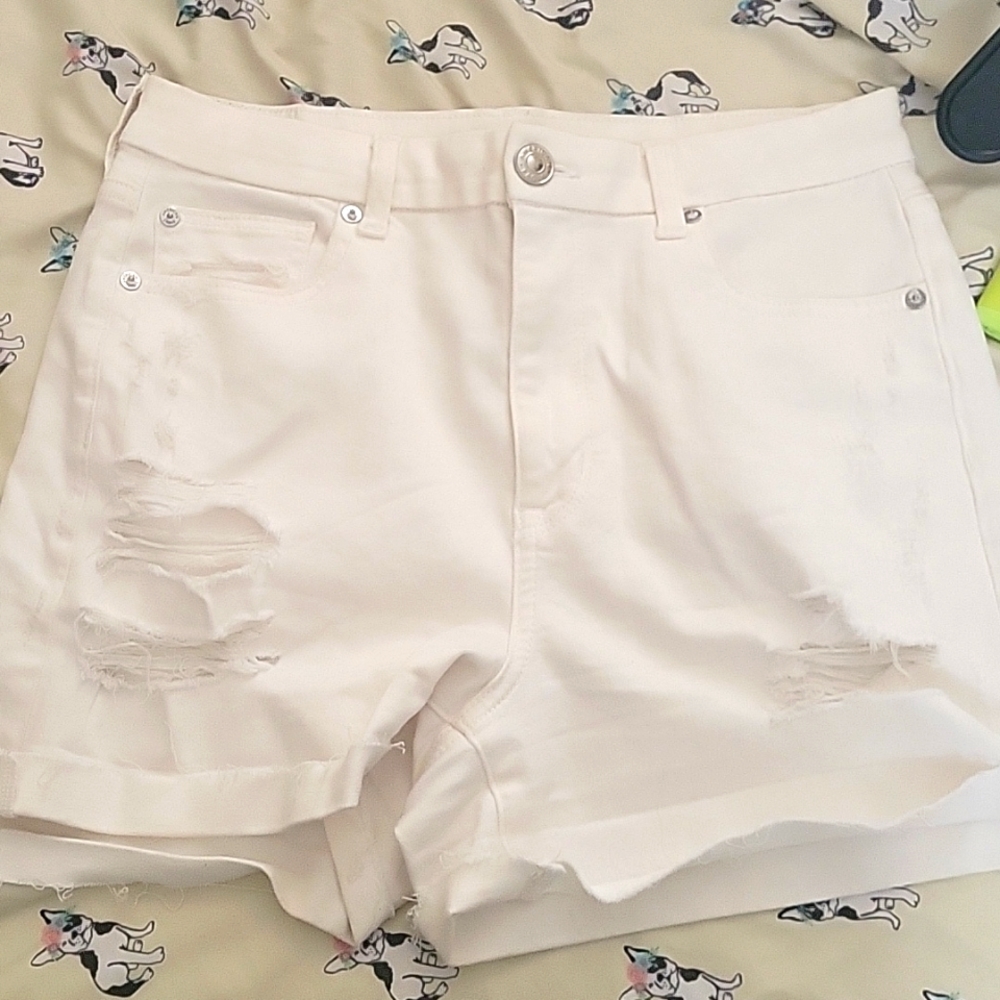 American Eagle White shorts